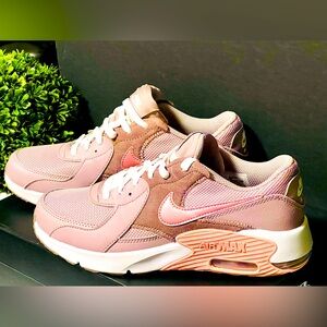 NIKE AIR MAX EXCEE WOMENS SNEAKERS SIZE: 6Y